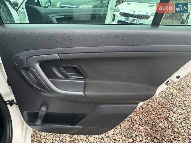 Белый Шкода Фабия, объемом двигателя 1.2 л и пробегом 157 тыс. км за 5500 $, фото 26 на Automoto.ua