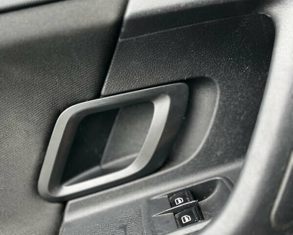 Белый Шкода Фабия, объемом двигателя 1.2 л и пробегом 179 тыс. км за 4599 $, фото 12 на Automoto.ua