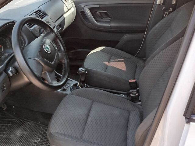 Білий Шкода Фабія, об'ємом двигуна 1.2 л та пробігом 285 тис. км за 4800 $, фото 4 на Automoto.ua