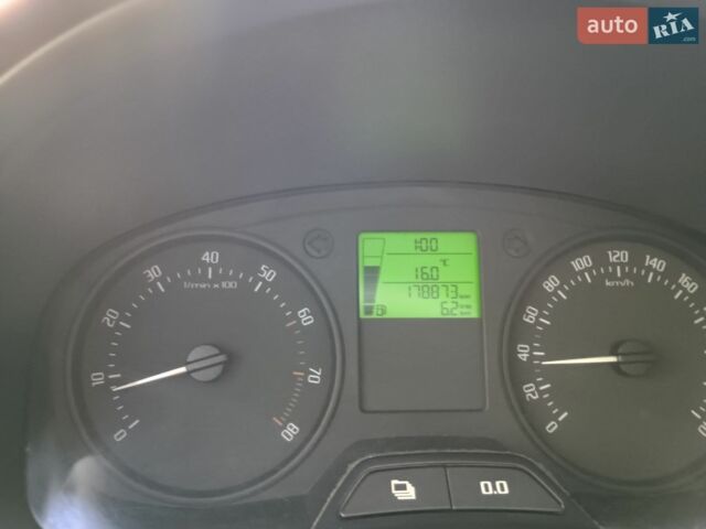 Белый Шкода Фабия, объемом двигателя 1.39 л и пробегом 178 тыс. км за 6200 $, фото 9 на Automoto.ua