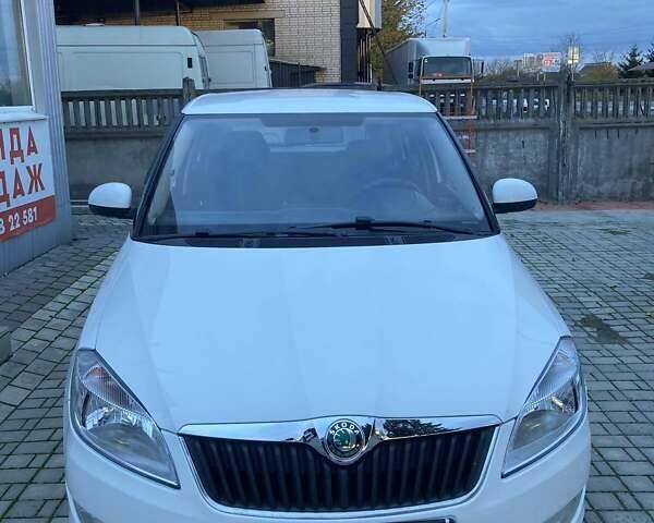 Білий Шкода Фабія, об'ємом двигуна 1.39 л та пробігом 404 тис. км за 5100 $, фото 1 на Automoto.ua