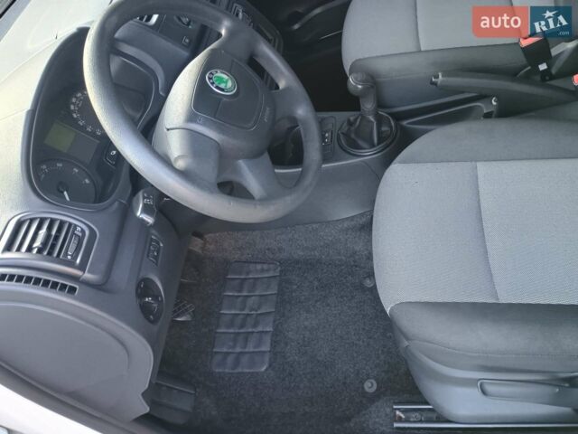 Белый Шкода Фабия, объемом двигателя 1.39 л и пробегом 178 тыс. км за 6200 $, фото 16 на Automoto.ua