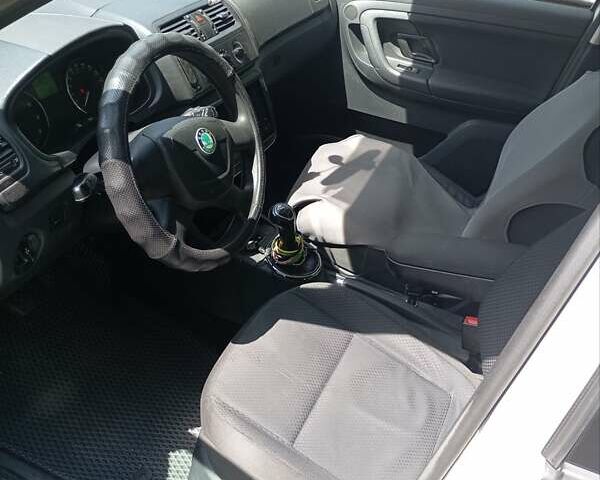 Шкода Фабія 2012 у Києві на Automoto.ua Білий Шкода Фабія, об'ємом двигуна 1.39 л та пробігом 220 тис. км за 5900 $, фото 22 на Automoto.ua