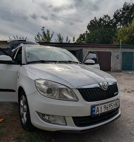 Шкода Фабія 2012 у Києві на Automoto.ua Білий Шкода Фабія, об'ємом двигуна 1.2 л та пробігом 390 тис. км за 5300 $, фото 8 на Automoto.ua