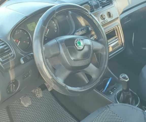 Белый Шкода Фабия, объемом двигателя 1.4 л и пробегом 320 тыс. км за 5700 $, фото 7 на Automoto.ua