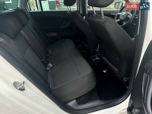 Белый Шкода Фабия, объемом двигателя 1.2 л и пробегом 157 тыс. км за 5500 $, фото 27 на Automoto.ua