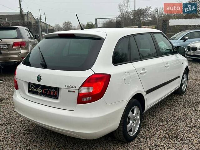 Белый Шкода Фабия, объемом двигателя 1.2 л и пробегом 157 тыс. км за 5500 $, фото 3 на Automoto.ua