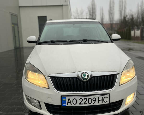 Белый Шкода Фабия, объемом двигателя 1.2 л и пробегом 179 тыс. км за 4599 $, фото 1 на Automoto.ua