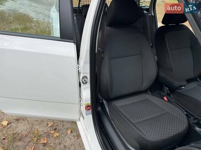 Білий Шкода Фабія, об'ємом двигуна 1.6 л та пробігом 149 тис. км за 6700 $, фото 40 на Automoto.ua