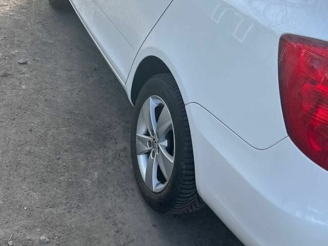 Белый Шкода Фабия, объемом двигателя 1.2 л и пробегом 192 тыс. км за 7000 $, фото 7 на Automoto.ua