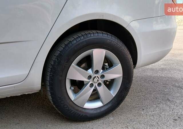 Білий Шкода Фабія, об'ємом двигуна 1.2 л та пробігом 305 тис. км за 4950 $, фото 15 на Automoto.ua
