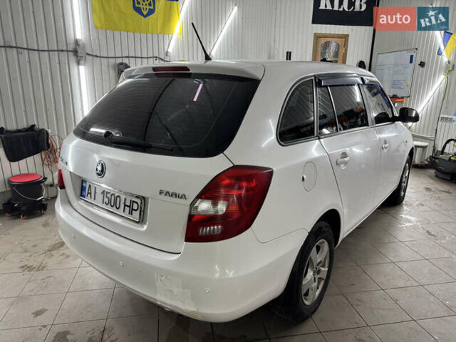 Белый Шкода Фабия, объемом двигателя 1.6 л и пробегом 300 тыс. км за 6350 $, фото 10 на Automoto.ua