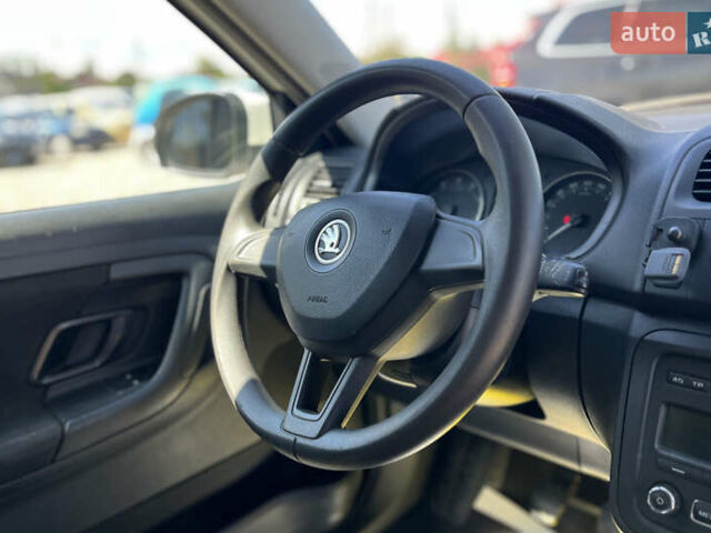 Белый Шкода Фабия, объемом двигателя 1.39 л и пробегом 266 тыс. км за 6800 $, фото 26 на Automoto.ua