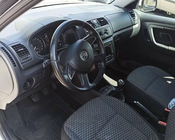 Шкода Фабія 2013 у Полтаві на Automoto.ua Білий Шкода Фабія, об'ємом двигуна 1.6 л та пробігом 278 тис. км за 5900 $, фото 11 на Automoto.ua