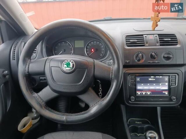 Белый Шкода Фабия, объемом двигателя 1.39 л и пробегом 266 тыс. км за 6500 $, фото 26 на Automoto.ua