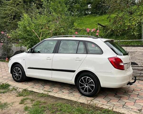 Белый Шкода Фабия, объемом двигателя 1.2 л и пробегом 250 тыс. км за 5200 $, фото 6 на Automoto.ua