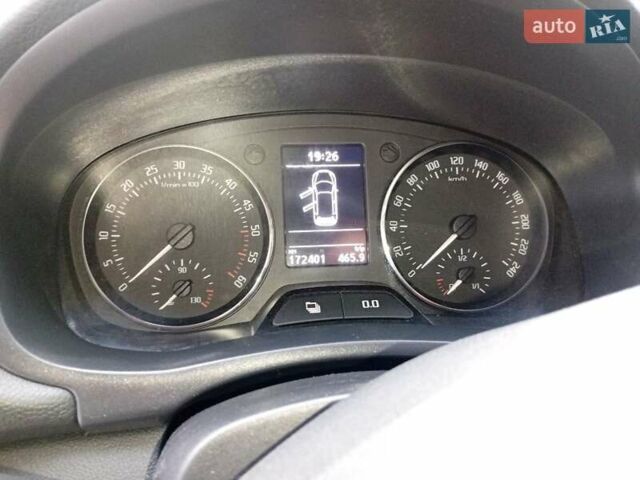 Белый Шкода Фабия, объемом двигателя 1.6 л и пробегом 172 тыс. км за 6000 $, фото 7 на Automoto.ua