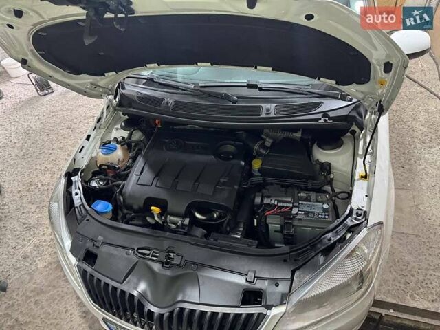 Білий Шкода Фабія, об'ємом двигуна 1.6 л та пробігом 149 тис. км за 6700 $, фото 80 на Automoto.ua