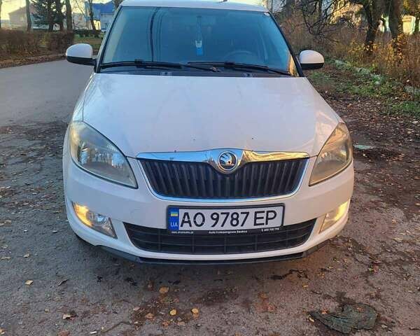 Білий Шкода Фабія, об'ємом двигуна 1.6 л та пробігом 259 тис. км за 6300 $, фото 2 на Automoto.ua