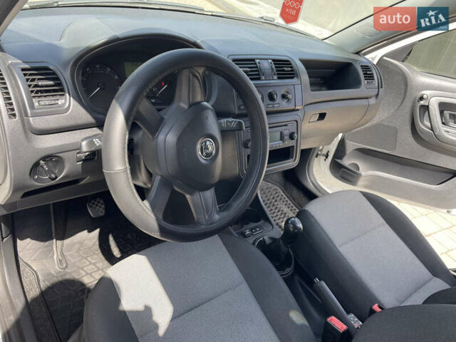 Білий Шкода Фабія, об'ємом двигуна 1.2 л та пробігом 297 тис. км за 5600 $, фото 7 на Automoto.ua