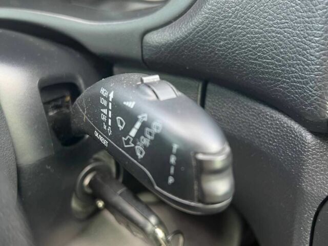 Белый Шкода Фабия, объемом двигателя 1.2 л и пробегом 192 тыс. км за 7000 $, фото 6 на Automoto.ua