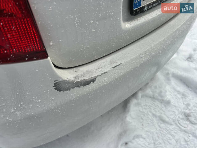Білий Шкода Фабія, об'ємом двигуна 1.39 л та пробігом 392 тис. км за 5500 $, фото 4 на Automoto.ua