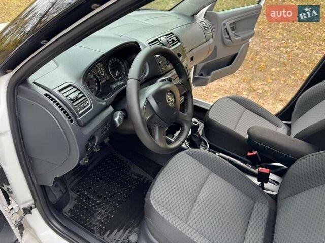 Білий Шкода Фабія, об'ємом двигуна 1.6 л та пробігом 149 тис. км за 6700 $, фото 48 на Automoto.ua