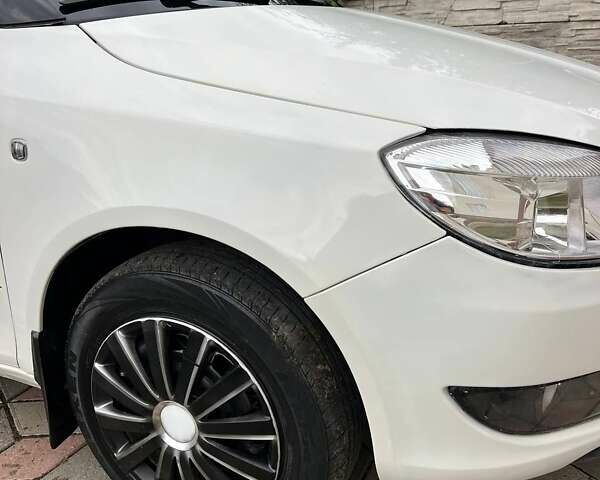 Белый Шкода Фабия, объемом двигателя 1.2 л и пробегом 250 тыс. км за 5200 $, фото 28 на Automoto.ua