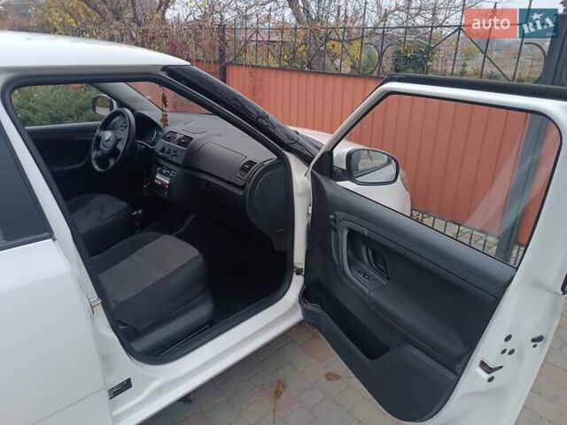Белый Шкода Фабия, объемом двигателя 1.39 л и пробегом 266 тыс. км за 6500 $, фото 10 на Automoto.ua