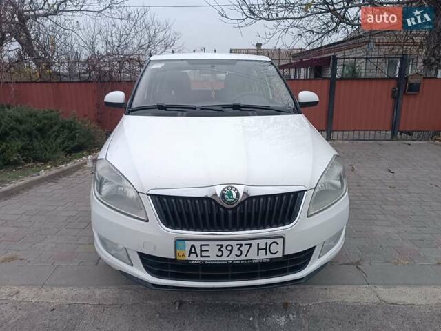Белый Шкода Фабия, объемом двигателя 1.39 л и пробегом 266 тыс. км за 6500 $, фото 6 на Automoto.ua