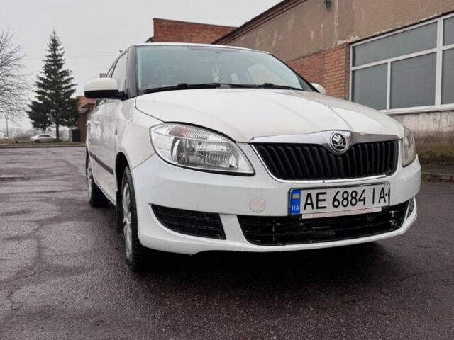 Белый Шкода Фабия, объемом двигателя 1.4 л и пробегом 230 тыс. км за 4500 $, фото 5 на Automoto.ua