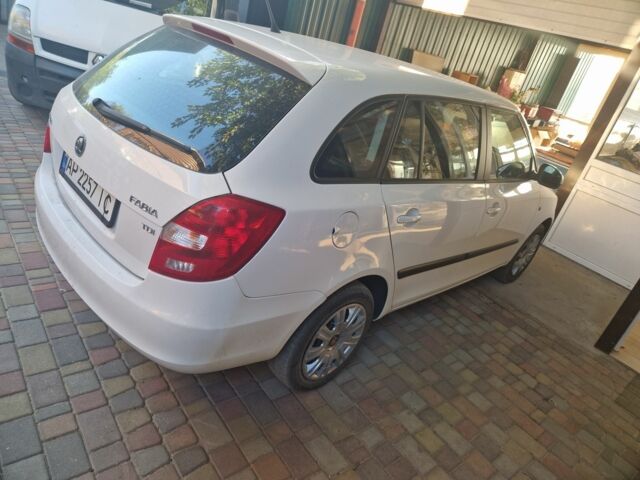 Белый Шкода Фабия, объемом двигателя 1.6 л и пробегом 136 тыс. км за 7000 $, фото 4 на Automoto.ua