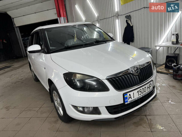 Белый Шкода Фабия, объемом двигателя 1.6 л и пробегом 300 тыс. км за 6350 $, фото 7 на Automoto.ua
