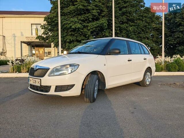 Белый Шкода Фабия, объемом двигателя 1.6 л и пробегом 289 тыс. км за 6700 $, фото 59 на Automoto.ua