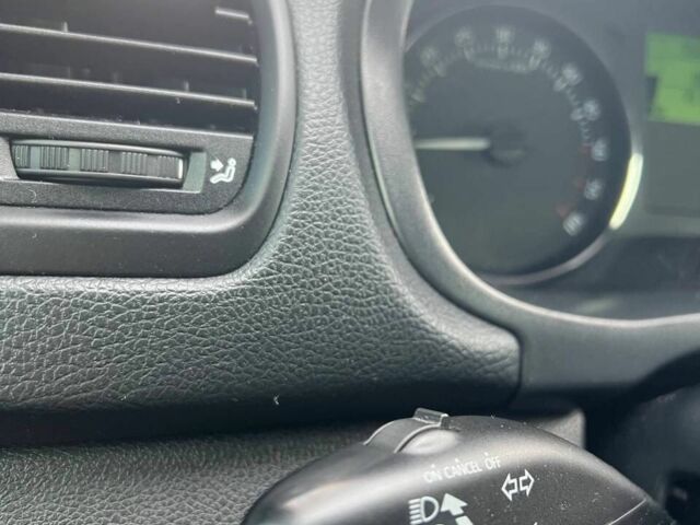 Белый Шкода Фабия, объемом двигателя 1.2 л и пробегом 192 тыс. км за 7000 $, фото 9 на Automoto.ua