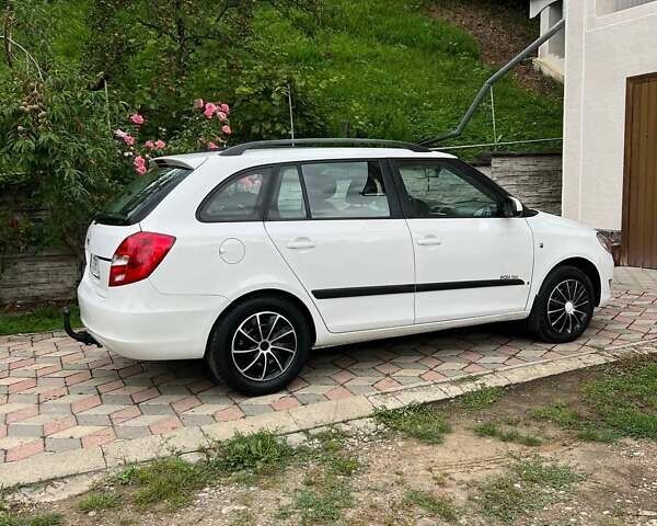 Белый Шкода Фабия, объемом двигателя 1.2 л и пробегом 250 тыс. км за 5200 $, фото 34 на Automoto.ua