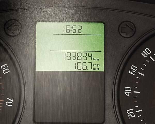 Білий Шкода Фабія, об'ємом двигуна 1.39 л та пробігом 194 тис. км за 5500 $, фото 5 на Automoto.ua