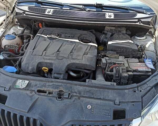 Шкода Фабія 2013 у Полтаві на Automoto.ua Білий Шкода Фабія, об'ємом двигуна 1.6 л та пробігом 278 тис. км за 5900 $, фото 6 на Automoto.ua