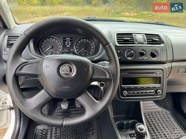 Білий Шкода Фабія, об'ємом двигуна 1.6 л та пробігом 149 тис. км за 6700 $, фото 46 на Automoto.ua