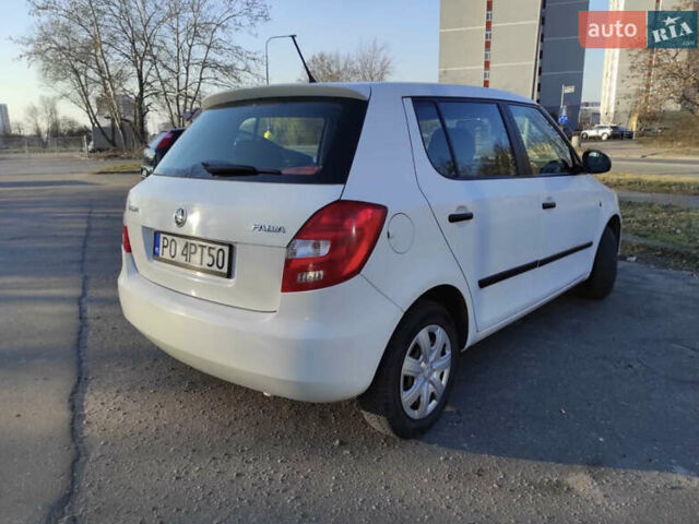 Белый Шкода Фабия, объемом двигателя 1.4 л и пробегом 292 тыс. км за 4800 $, фото 2 на Automoto.ua