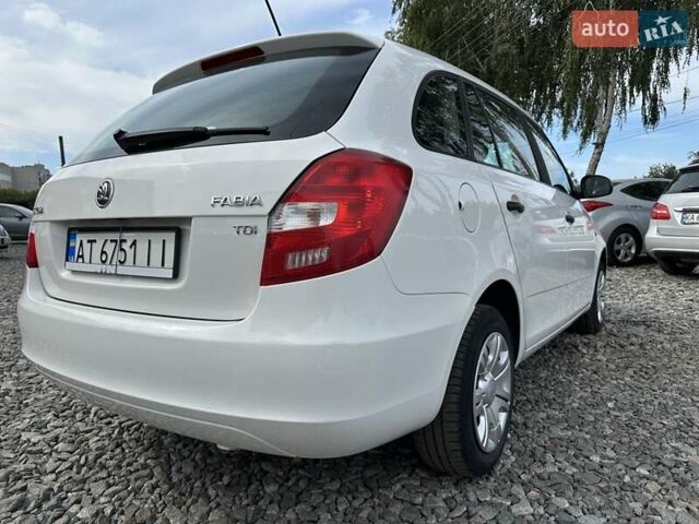 Белый Шкода Фабия, объемом двигателя 1.6 л и пробегом 245 тыс. км за 6350 $, фото 3 на Automoto.ua