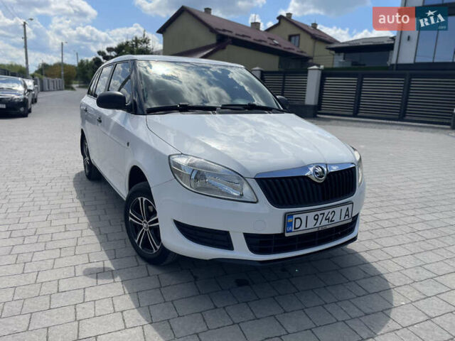 Білий Шкода Фабія, об'ємом двигуна 1.2 л та пробігом 297 тис. км за 5600 $, фото 2 на Automoto.ua