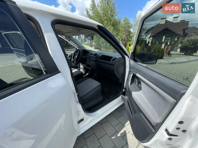 Білий Шкода Фабія, об'ємом двигуна 1.2 л та пробігом 297 тис. км за 5600 $, фото 13 на Automoto.ua