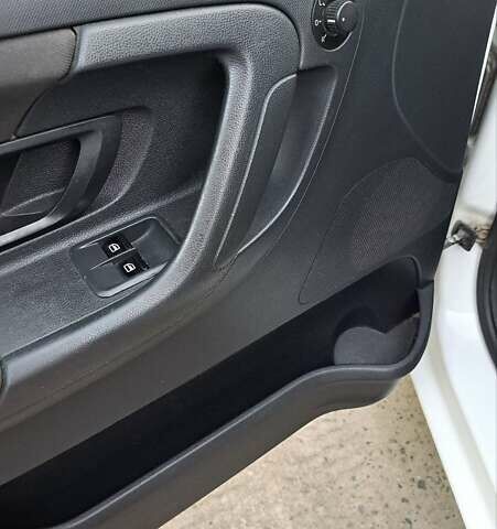 Белый Шкода Фабия, объемом двигателя 1.6 л и пробегом 272 тыс. км за 6500 $, фото 11 на Automoto.ua