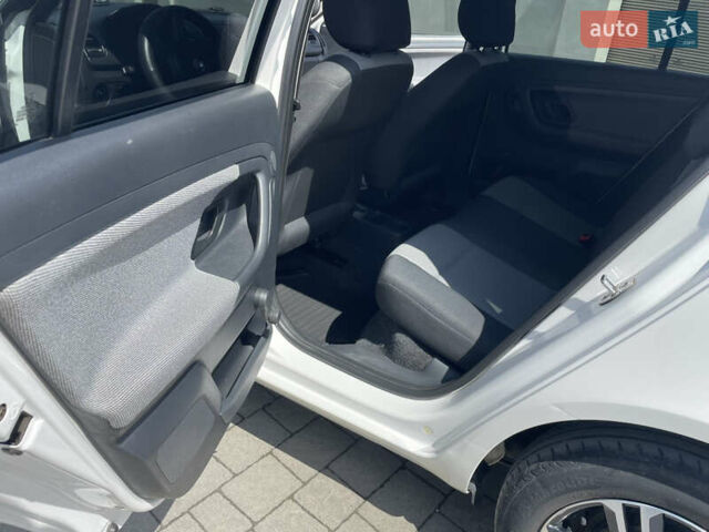 Білий Шкода Фабія, об'ємом двигуна 1.2 л та пробігом 297 тис. км за 5600 $, фото 9 на Automoto.ua