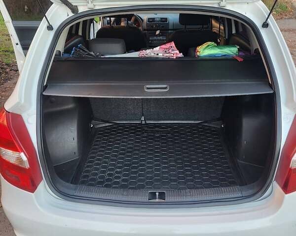 Білий Шкода Фабія, об'ємом двигуна 1.6 л та пробігом 259 тис. км за 6300 $, фото 12 на Automoto.ua