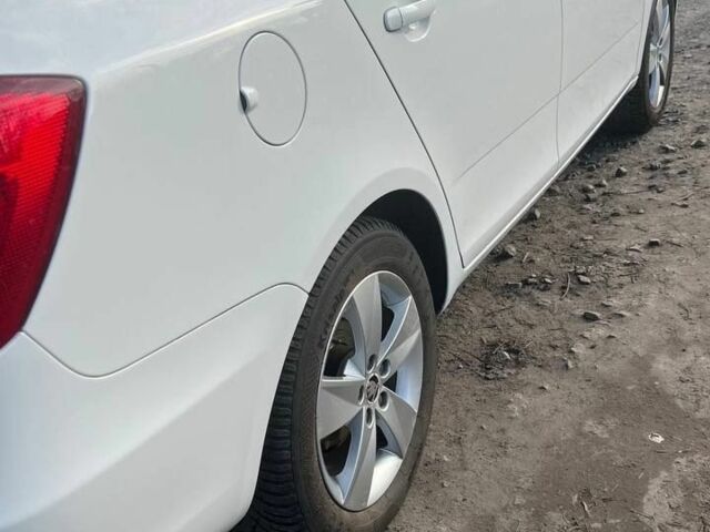 Белый Шкода Фабия, объемом двигателя 1.2 л и пробегом 192 тыс. км за 7000 $, фото 3 на Automoto.ua