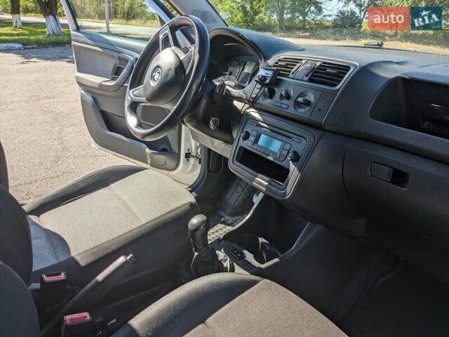Белый Шкода Фабия, объемом двигателя 1.6 л и пробегом 289 тыс. км за 6700 $, фото 36 на Automoto.ua