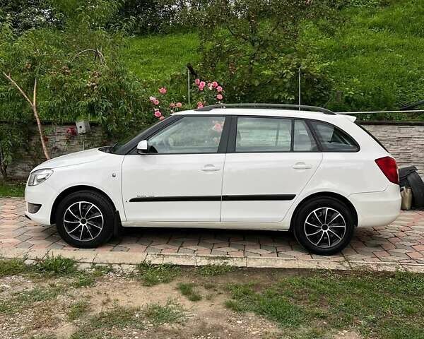 Белый Шкода Фабия, объемом двигателя 1.2 л и пробегом 250 тыс. км за 5200 $, фото 5 на Automoto.ua