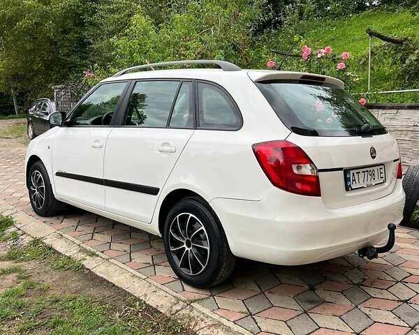 Белый Шкода Фабия, объемом двигателя 1.2 л и пробегом 250 тыс. км за 5200 $, фото 7 на Automoto.ua
